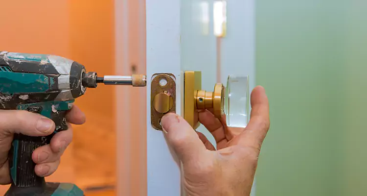 Broken Door Knob Fix in Princeton, FL