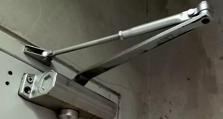 Door Closer Parallel Arm Installation in Princeton, FL